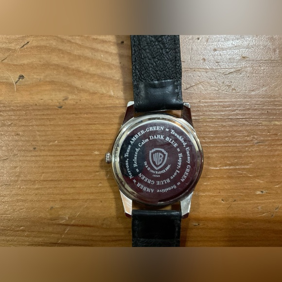 Warner Brothers: Looney Tunes unisex Tweety bird color changing mood watch. - Picture 6 of 7